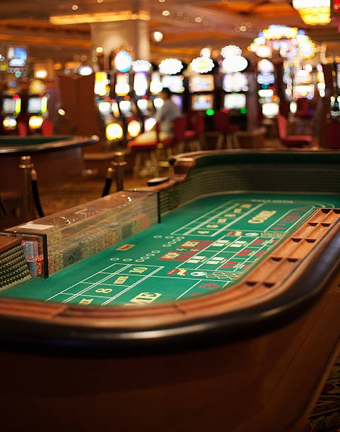Free-spin feature with multiplier display Free-spin bonus round interface showing multiplier and remaining spins
